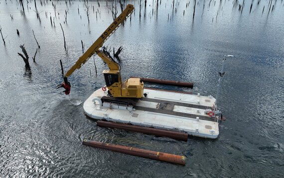 Hydraulic system self-propelled pontoon